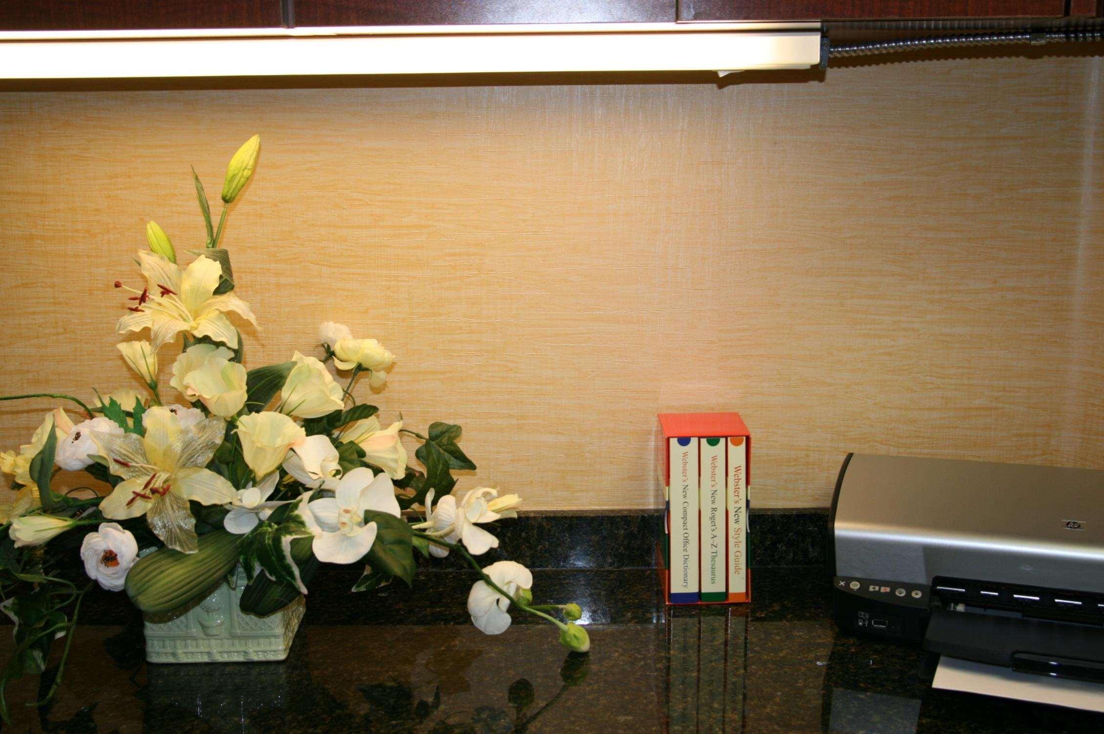 Hampton By Hilton Hotel Brentwood Ngoại thất bức ảnh