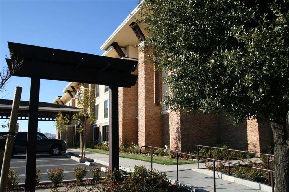 Hampton By Hilton Hotel Brentwood Ngoại thất bức ảnh
