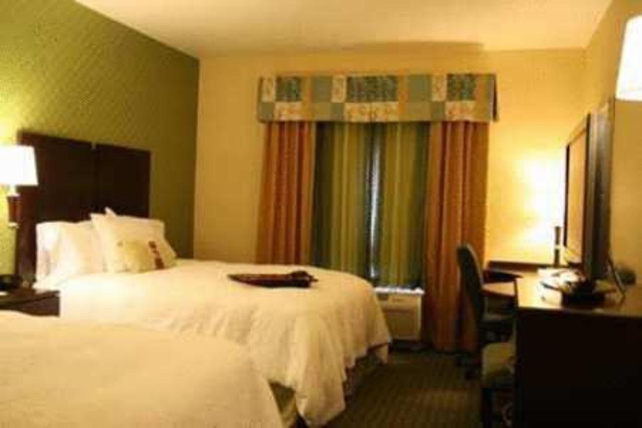 Hampton By Hilton Hotel Brentwood Ngoại thất bức ảnh